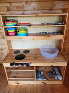 Puidust mänguköök koos nõudega (mõõdud kuulutuses) (1 foto / 8)