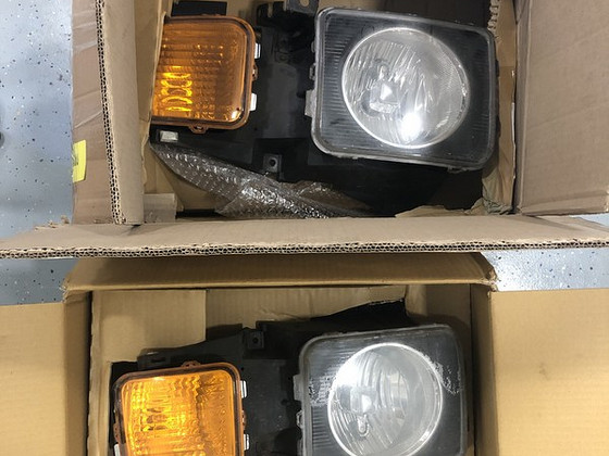 Hummer H3 front headlights