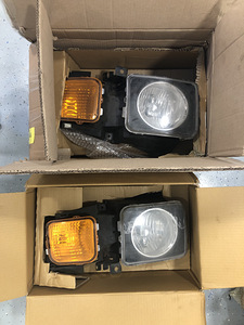 Hummer H3 front headlights (1 foto / 3)