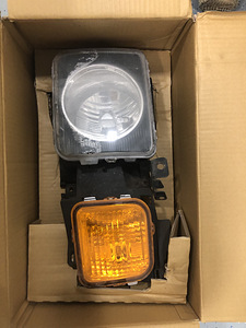 Hummer H3 front headlights (3 foto / 3)