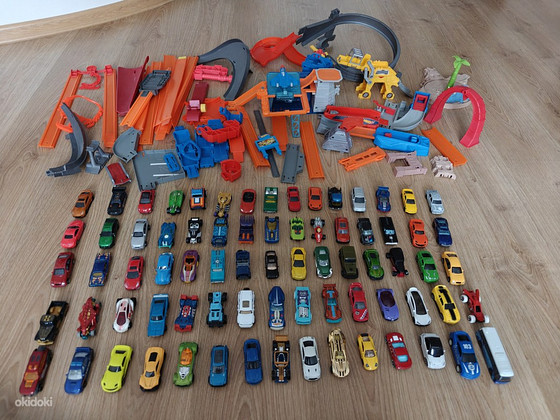 Трасса и машинки hot wheels