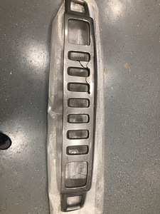Hummer H3 front grille (1 foto / 4)