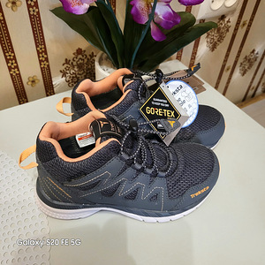 Trendikad Treksta gore-tex poolsaapad s. 32 (2 foto / 2)
