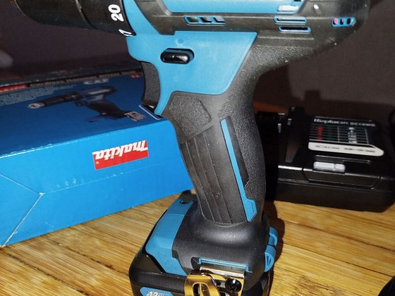Аку-дрель Makita DF333D+аку 2.0 ч.+ зарядка, всё новое.