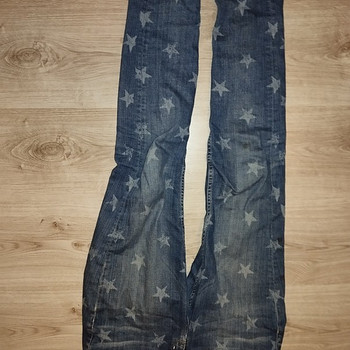 Sinised teksad tähtedega