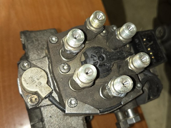 Высоконасос Audi A4 (Bosch 0281002150).
