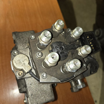 Высоконасос Audi A4 (Bosch 0281002150).