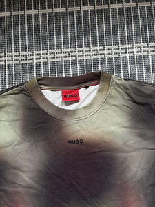 Hugo Boss (2 фото из 2)