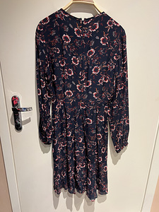 Tommy Hilfiger kleit s.38 (3 foto / 5)
