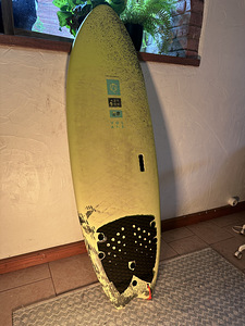 Müüa surfilaud Aztron VOLANS 5'8" + lisavarustus (1 foto / 4)