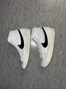 Кроссовки Nike (1 фото из 10)