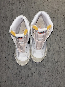 Кроссовки Nike (2 фото из 10)