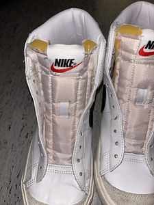 Кроссовки Nike (3 фото из 10)