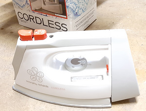 Беспроводной утюг Morphy Richards (5 фото из 5)
