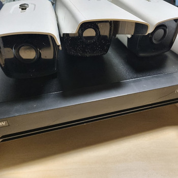 Digitaalne videoregistraator HIKVISION koos 4kaamerad