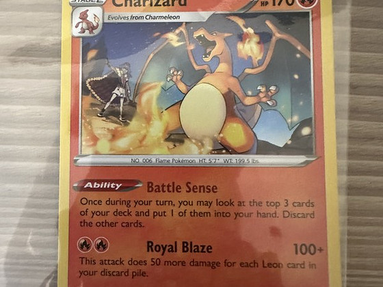 Карточка покемона Charizard, не знаю, сколько она стоит