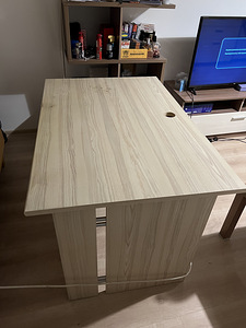 Продам стол (1 фото из 5)
