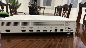 Xbox One S (2 foto / 7)