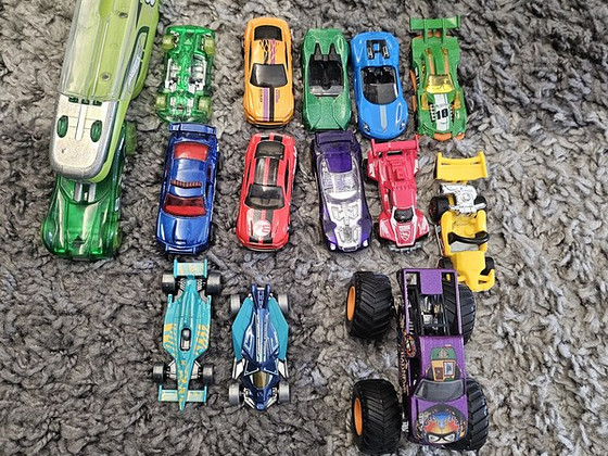 Машинки hot wheels