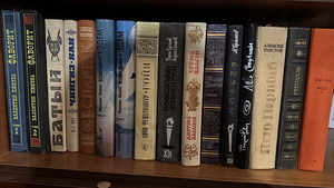 Книги (7 фото из 10)