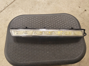 A1649060351 Päevatule latern vasak LED Mercedes GL X164 (1 foto / 3)