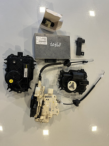 Müüa Audi S8 / A8 D3 softclose (1 фото из 3)