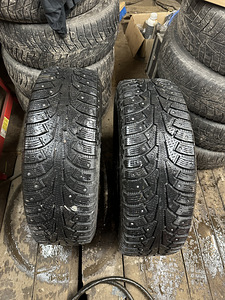 4x Nokian шипованные шины 225/65R17 (1 фото из 2)