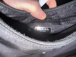 Prada - Re-Edition 2005 Re-Nylon mini bag (4 foto / 4)