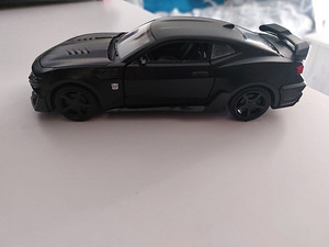 Модель 1:32 Chevrolet Camaro (4 фото из 6)