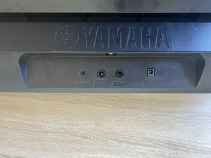 СИНТЕЗАТОР YAMAHA PSR-E263 (2 фото из 4)