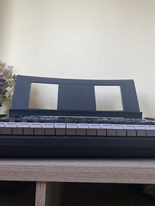 СИНТЕЗАТОР YAMAHA PSR-E263 (3 фото из 4)