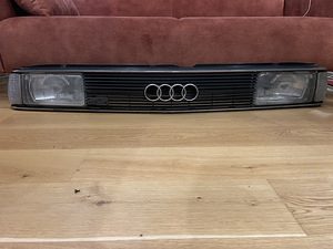 Фары и решетка Audi 100 C2 (1 фото из 7)