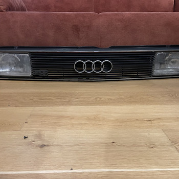 Audi 100 C2 esituled ja võre