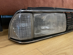 Фары и решетка Audi 100 C2 (2 фото из 7)