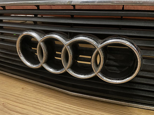 Фары и решетка Audi 100 C2 (6 фото из 7)