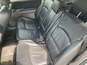 Mitsubishi Grandise must nahksisu, 7-kohaline (2 foto / 3)