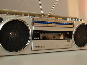 Sanyo M7750K Mini Boombox (4 фото из 4)