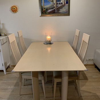 Söögilaud ja 6 tooli.