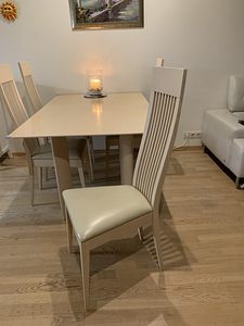 Стол обеденный и 6 стульев. (2 фото из 2)