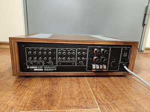 Yamaha CA-1000 стерео предусилитель-усилитель (3 фото из 3)