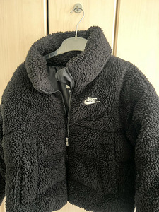 Женская куртка (3 фото из 5)
