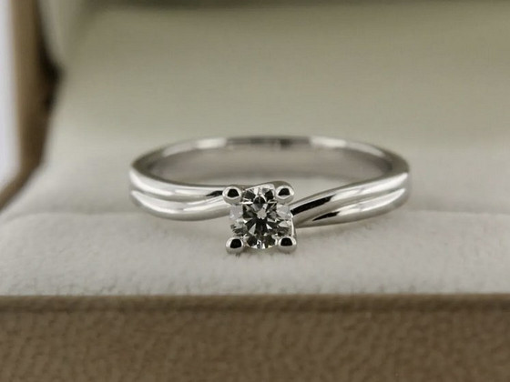 Sõrmus teemantiga 0.33ct