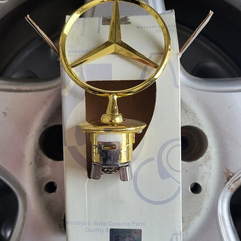 Mercedes benz kapoti märk