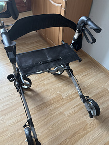 Rollaator on spetsiaalne seade inimeste toetamiseks. (3 foto / 3)