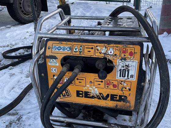 JCB BEAVER + ГИДРАВЛИЧЕСКИЙ ОТБОЙНЫЙ МОЛОТОК