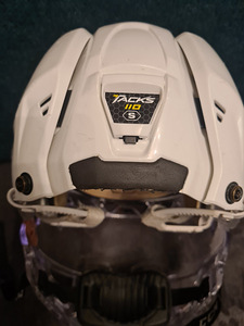 Хоккейный шлем CCM (3 фото из 4)