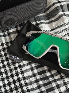Очки Oakley (1 фото из 5)