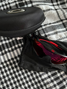 Очки Oakley (3 фото из 5)