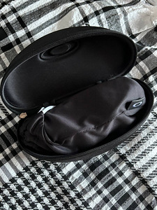 Очки Oakley (2 фото из 4)