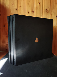 PS 4 PRO 1TB (2 foto / 5)